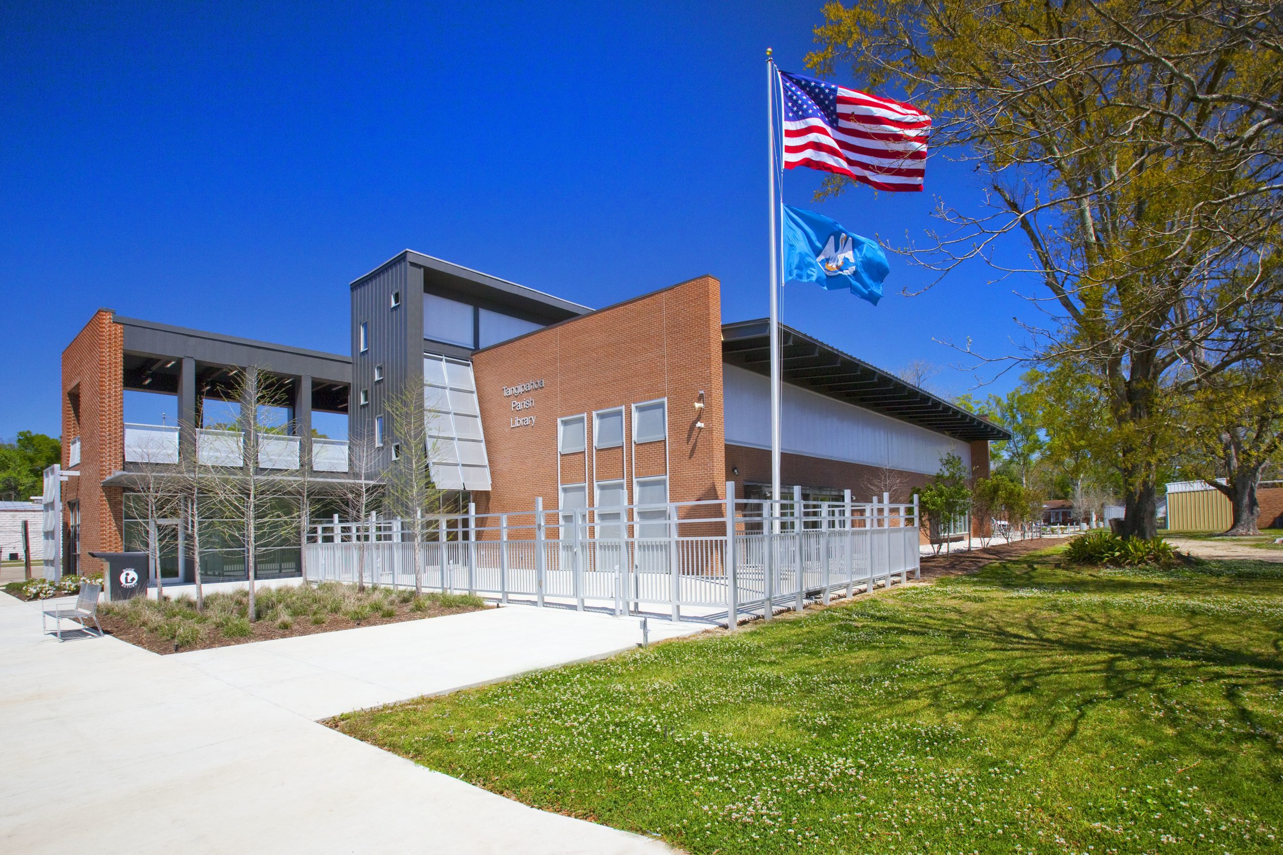 Tangipahoa Parish Library Holly & Smith
